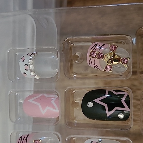 2/$16 3D Leopard & Stars Press on Nails - Picture 13 of 16
